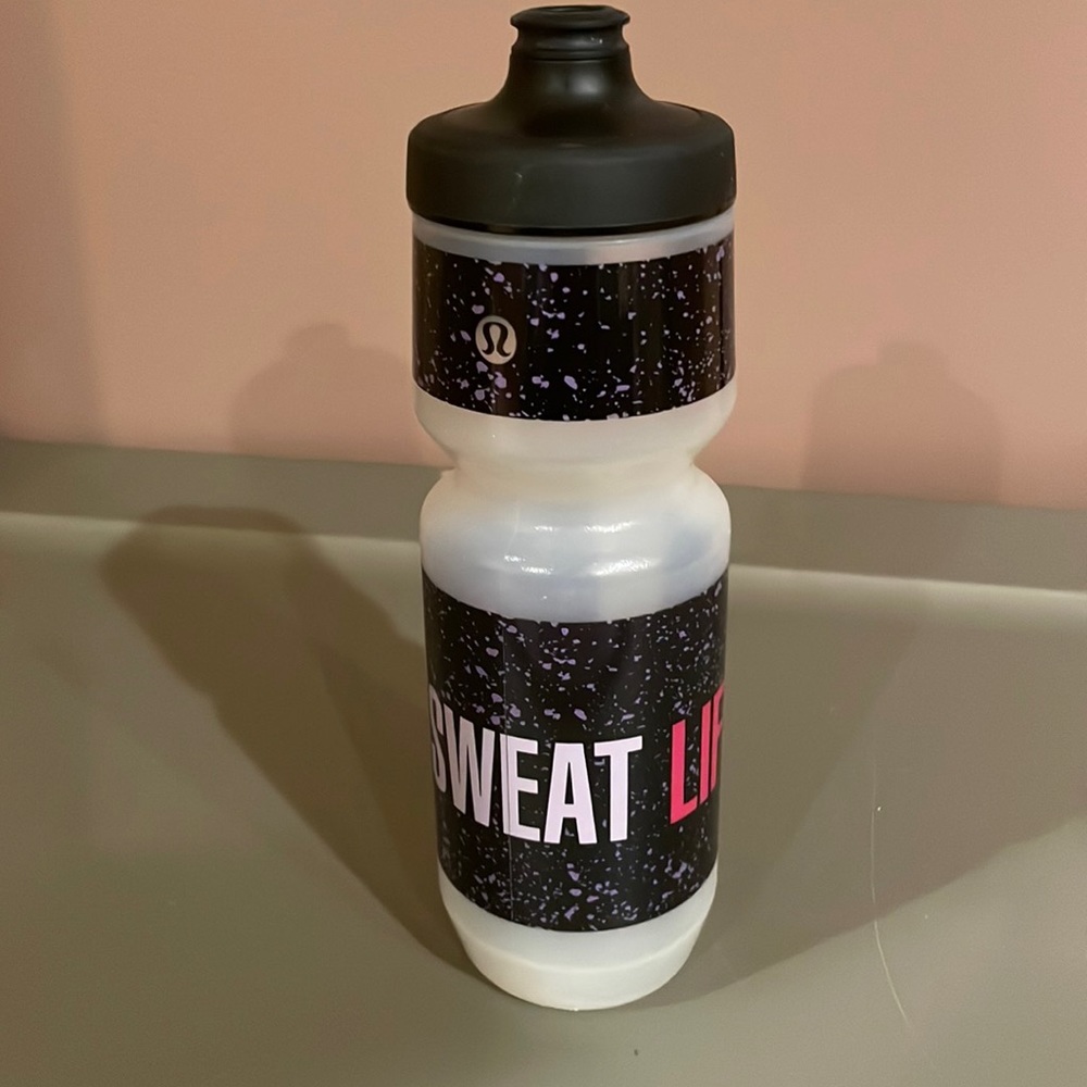 Lululemon water bottle